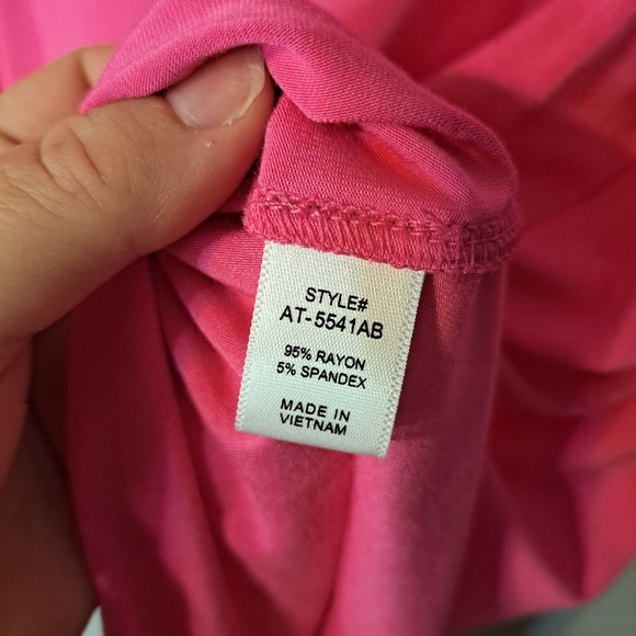 🌈Zenana top. Size M. Hot pink color - Picture 3 of 4